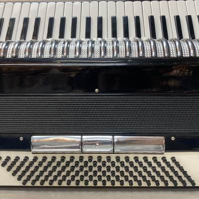 CRESTONE 3-REED ACCORDION #CWTC527 image 3