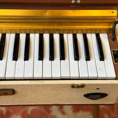 Lincoln Chordmaster Portable Organ image 5