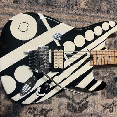 EVH Striped Series "Circles/See Ya" 2010 - 2024 - Gloss Black/White image 2