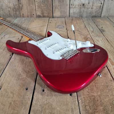 Squier Classic Vibe 60's Stratocaster 2024 - Candy Apple Red image 11