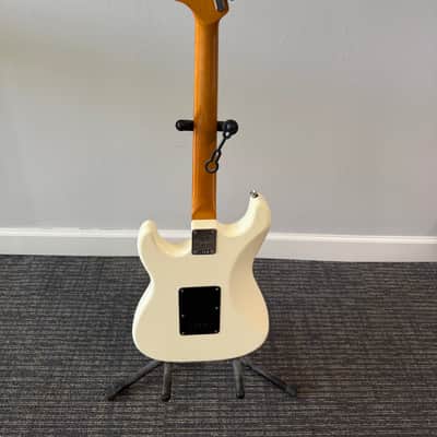 Squier Classic Vibe '60s Stratocaster Mid 2010 - Olympic White with the tort pickguard image 5