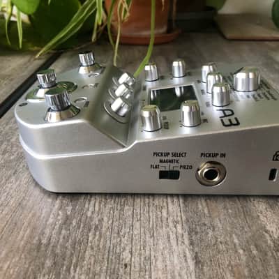 Zoom A3 Acoustic Creator Pedal - Silver image 3