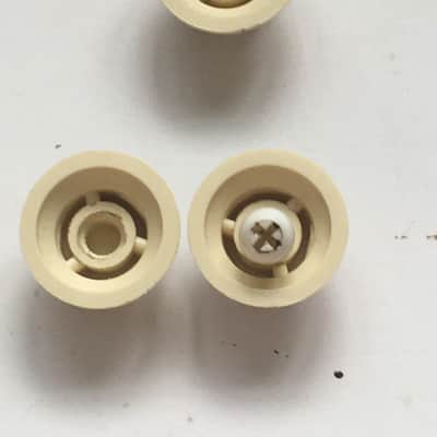 Complete Fender Vintage Aged White Relic 62 Reissue Strat Pickup Covers 3 Knobs Green Font image 5