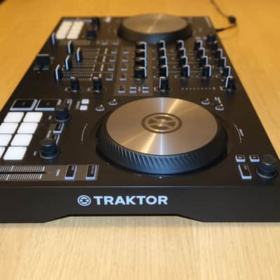 Native Instruments Traktor Kontrol S3 DJ Controller 2019 - Present - Black image 8