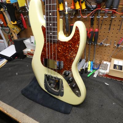 Fender Custom Shop '64 Jazz Bass 2002 - Reliced Olympic White image 4