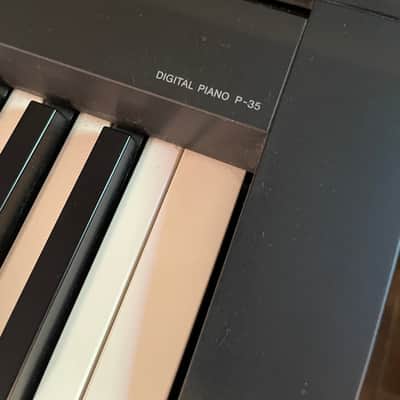 Yamaha P-35 88-Note Digital Piano in Black Bild 12