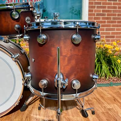 DW Collector's Series Pure Exotic Oak 4pc Drum Set Candy Black Burst Over Giant Quilted Sapele 22/12/13/15 image 13