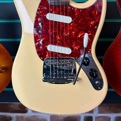 Fender MG-69 Mustang CIJ Vintage White 2006-08 Electric Guitar image 4