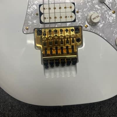 ibanez jem 7 dizmazio pick ups, floral print inlays w/scalloped frets image 7