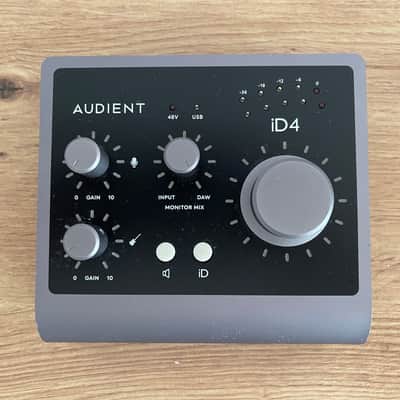 Audient iD4 MKII USB-C Audio Interface – Original Box + 2 USB Cables image 2