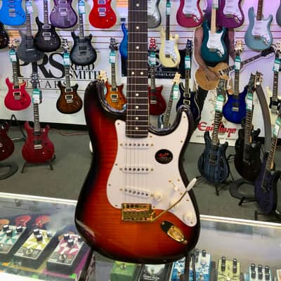 Fender 1996 50th Anniversary Stratocaster, Limited Edition, Sunburst 2389 of 2500 with Case - Pre Owned image 2