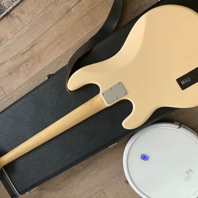 Sterling by musicman StingRay 2022 White image 4
