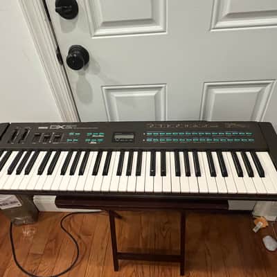 Yamaha DX21 Vintage FM Synthesizer 1980s - For Parts/Repair image 1