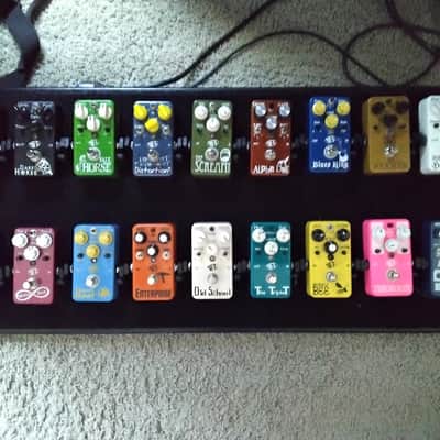 VFE Pedal board, powered RARE! may ship within US image 1