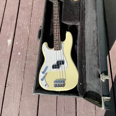 Fender Japan PB-331 Bass E-serial Left-Handed 1984 Vintage White image 2
