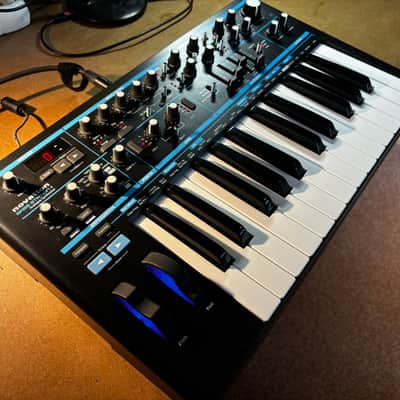 Novation Bass Station II 25-Key Monophonic Synthesizer 2013 - Present - Black