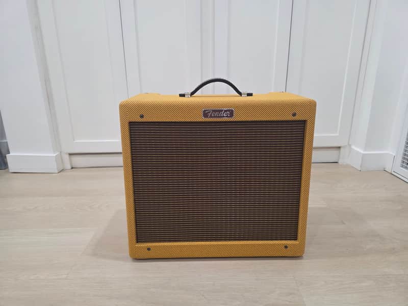 Fender Fender Blues Junior IV 1x12-inch 15-watt Tube Combo Amp - Lacquered Tweed Sweetwater Exclusive with Eminence Red White and Blues Speaker 2026