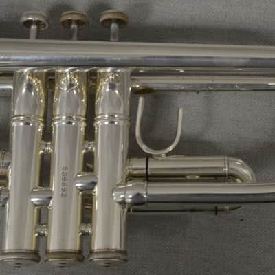 Trompeta Bach Stradivarius 72 estrella plateada en muy estado. image 6