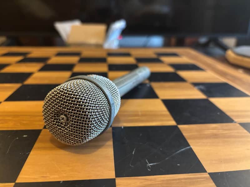 Electro-Voice RE11 Supercardioid Dynamic Microphone