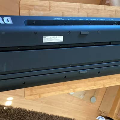 Korg Kross 61-key music workstation synthesizer Keyboard Synth Keytar image 14