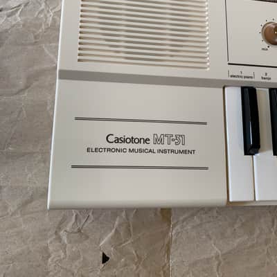 Casio MT-31 Casiotone MT31 37-Key Semi Analog Keyboard MIJ 1980's White RARE MINT in orignal box with Users Manual booklet image 4