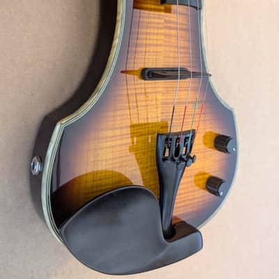 Fender FV-3 Deluxe Electric Violin Sunburst with Hard Case Bow & Accesories image 4