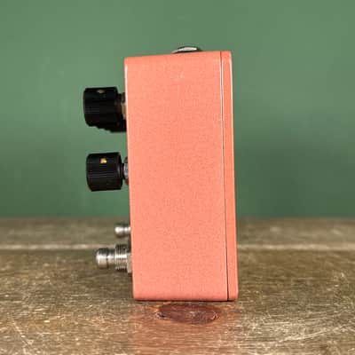 Walrus Audio Monument Harmonic Tap Tremolo V1 2017 - Coral / Black image 5