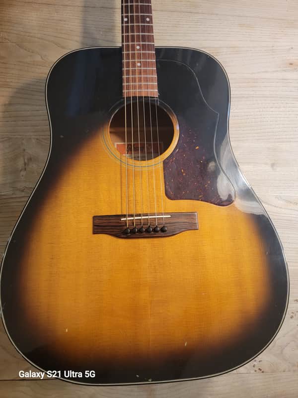 Gibson J-45 Deluxe 1969 - 1982 | Reverb Canada