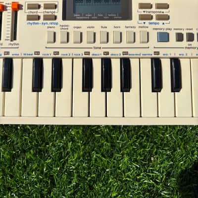 Casio PT-30 31-Key Mini Synthesizer 1980s - White image 4