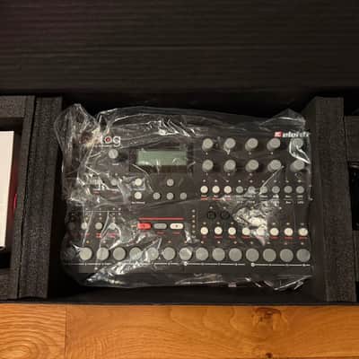 Immagine Elektron Analog Four MKI with cover - 2