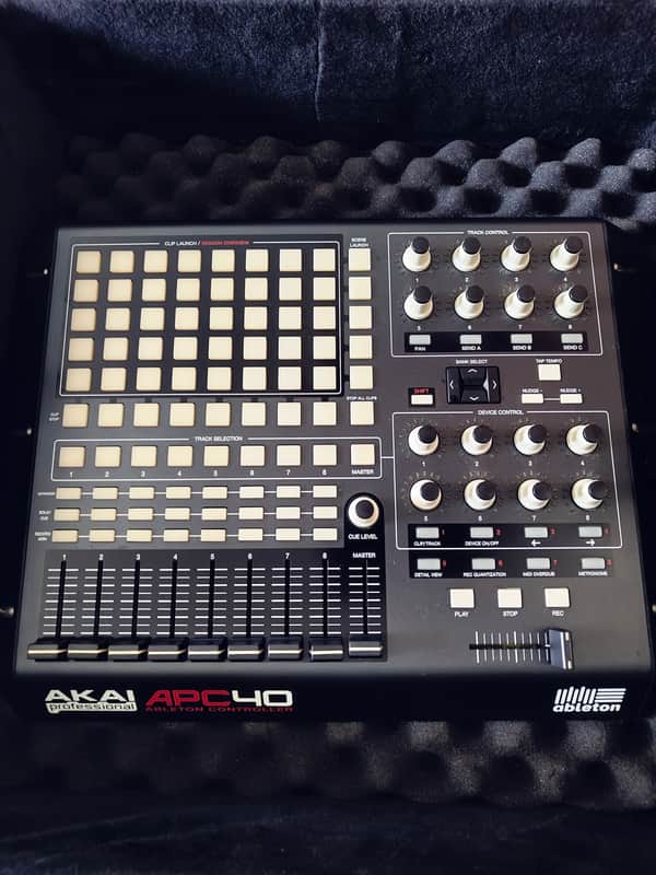 Akai APC40 MK1 – Contrôleur Ableton Live + étui de transport image 1