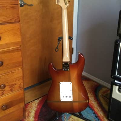 Squier 40th Anniversary Gold Edition Stratocaster 2022 - Present - Sienna Sunburst image 7