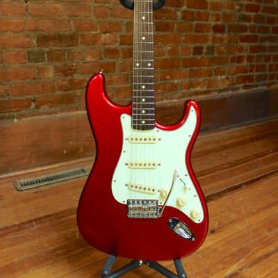 Fender Stratocaster 1997-1998 - CIJ Candy Apple Red image 4