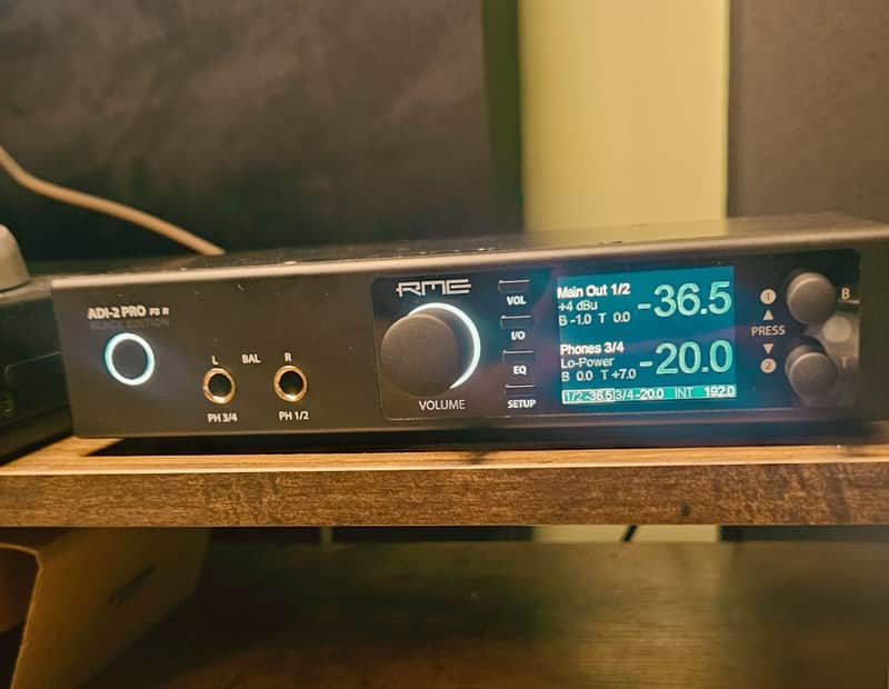 RME ADI-2 PRO FS R Black Edition AD/DA Converter