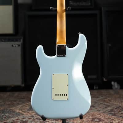 Fender Limited Edition Vintera II Road Worn '60s Stratocaster Electric Guitar - Sonic Blue with Hardshell Case image 8
