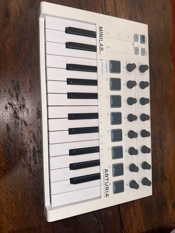 Arturia MiniLab MkII 25-Key MIDI Controller 2017 - Present - White image 1