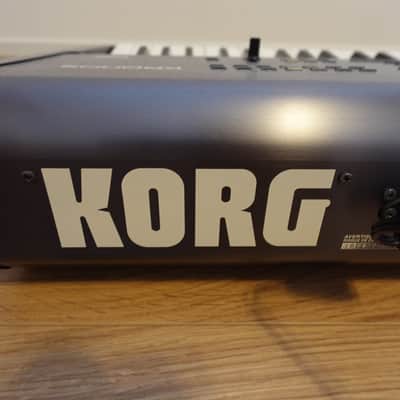 KORG KRONOS 61 black First Generation 2011 Workstation Synthesizer fast ship from japan image 14