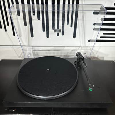 Pro-Ject Debut III Turntable image 2