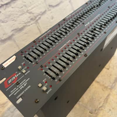 Peavey XR600 Powered PA Mixer Head Powered image 2
