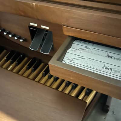 Allen Digital Computer Organ w/ 32 Note Concave Pedalboard, Bench & Allen HC15 Speakers! image 7