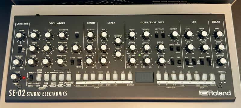 Roland SE-02 Boutique Series Synthesizer Module with K-25m