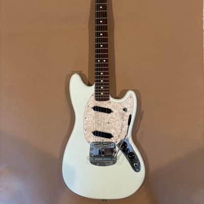 Fender Mustang w/ Fender Hard Case | Satin Sonic Blue  | American Performer Series image 5