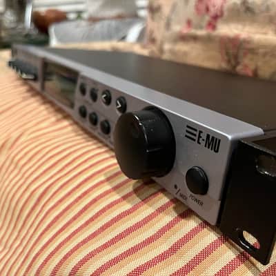 E-MU Systems Virtuoso 2000 Rackmount 128-Voice Virtual Orchestra 2000 - Silver