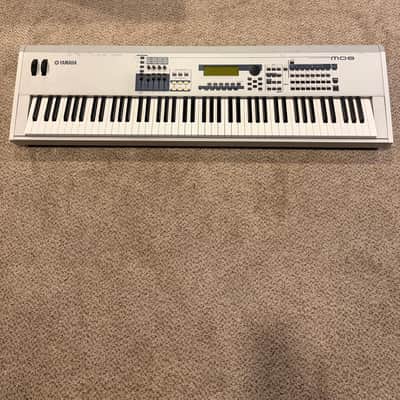 Yamaha MO 8 Production Synthesizer 2000s - Gray image 2