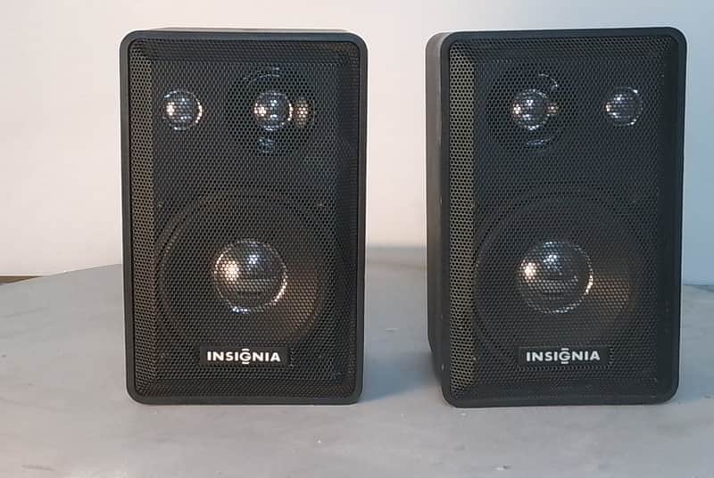 Insignia 4" 3-Way Surround Speaker 4in Surround Speakers Pair Bookshelf Home Aud image 1