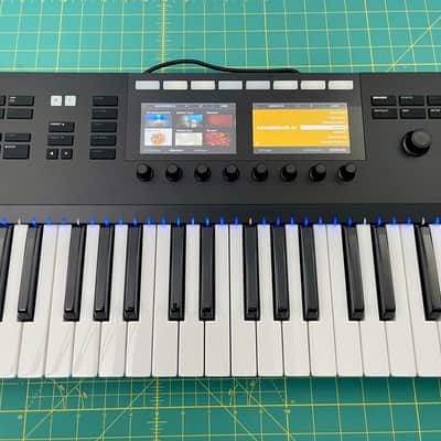 Native Instruments Komplete Kontrol S61 Mk2 2010s - Black image 4