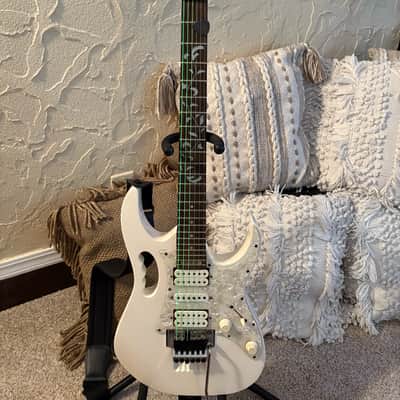 Ibanez JEMJR-WH Steve Vai Signature with Rosewood Fretboard 2015 - 2017 - White image 2