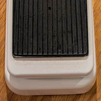 Dunlop 105Q Cry Baby Bass Wah 1999 - Present - White image 3