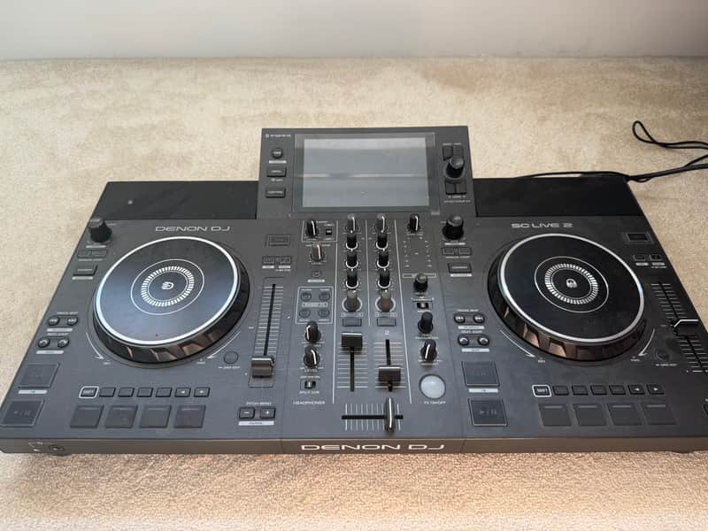 Denon SC LIVE 2 Standalone 2-Deck DJ Controller 2022 - Present - Black image 1