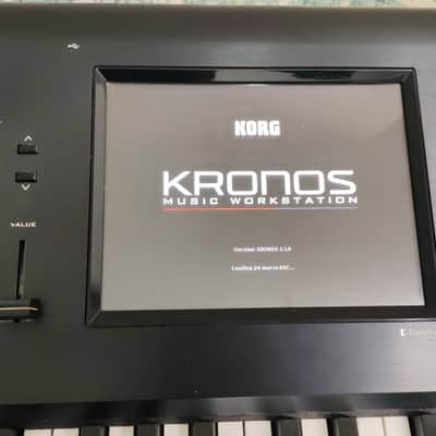 Korg Kronos 73 Synth Workstation with SynthCloud libraries & Carry Bag | 73-Key image 4